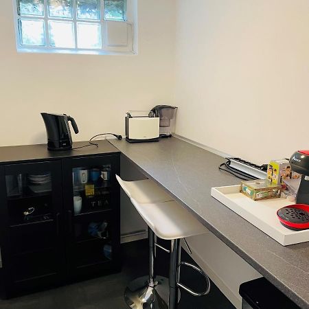 Souterrain Zimmer Mit Separatem Eingang Und Bad Düsseldorf Exteriér fotografie