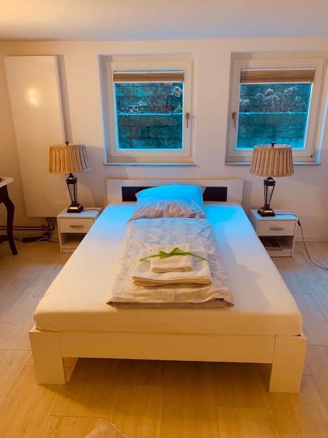Souterrain Zimmer Mit Separatem Eingang Und Bad Düsseldorf Exteriér fotografie