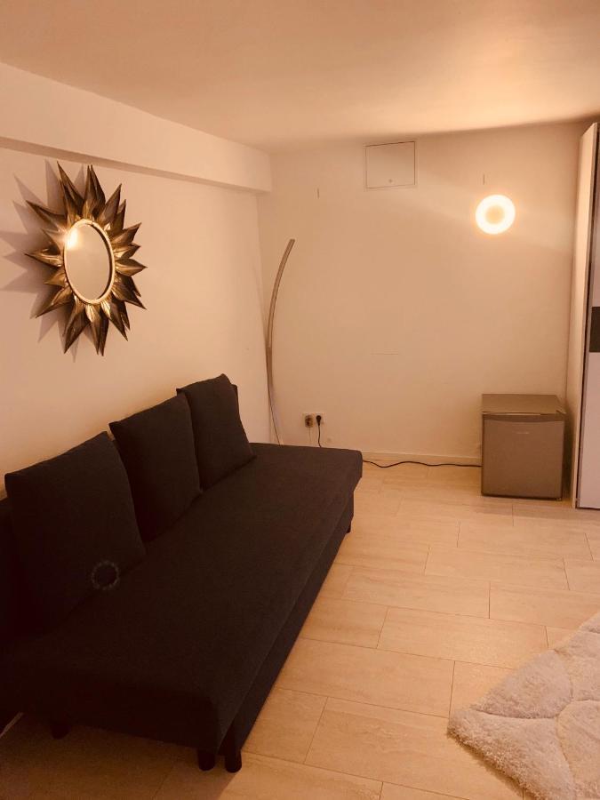 Souterrain Zimmer Mit Separatem Eingang Und Bad Düsseldorf Exteriér fotografie