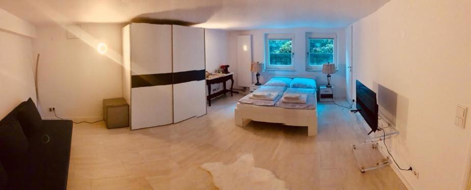 Souterrain Zimmer Mit Separatem Eingang Und Bad Düsseldorf Exteriér fotografie