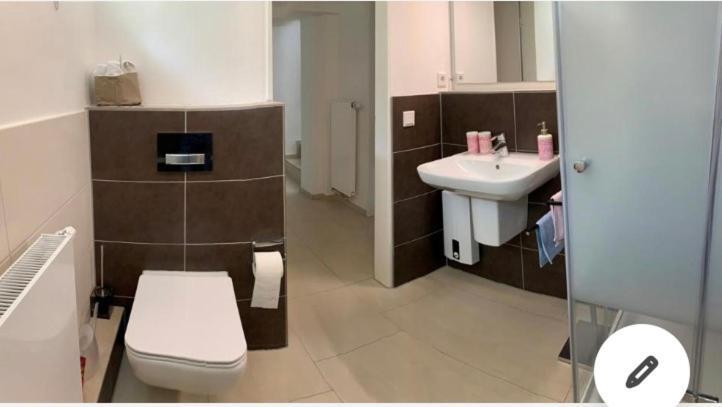 Souterrain Zimmer Mit Separatem Eingang Und Bad Düsseldorf Exteriér fotografie